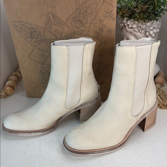 Free People Essential Chelsea Chalk Heeled Boots Sz 9.5 - Picture 8 of 11